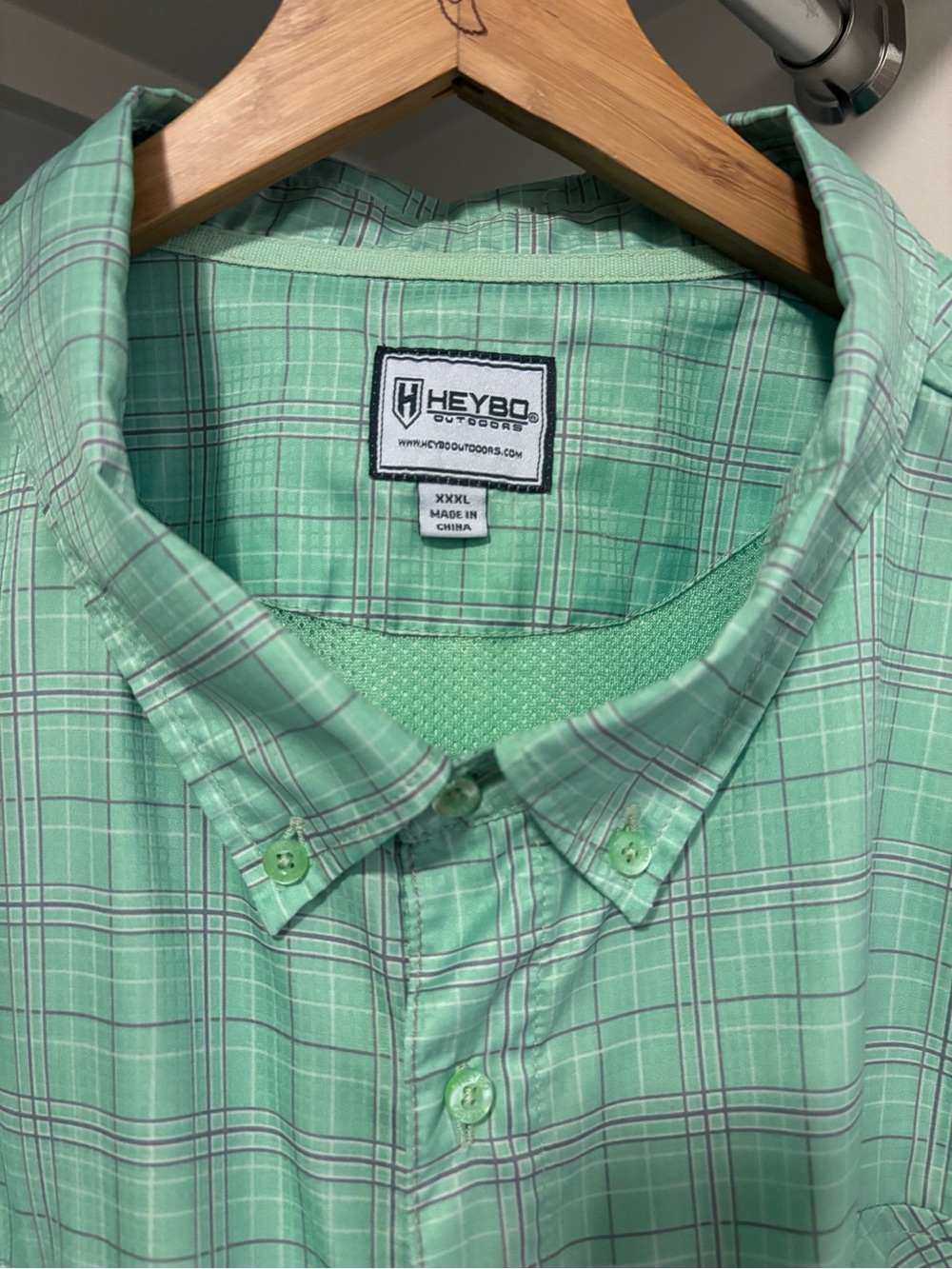 Heybo Men's Mint Green Plaid Button-Down Fishing Shirt
